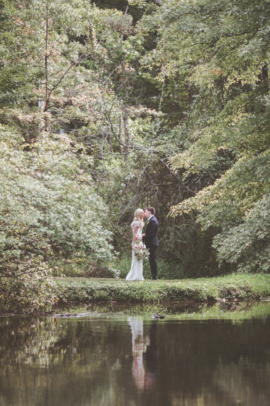 A Blush & White Classic Vintage Pennsylvania Wedding via TheELD.com