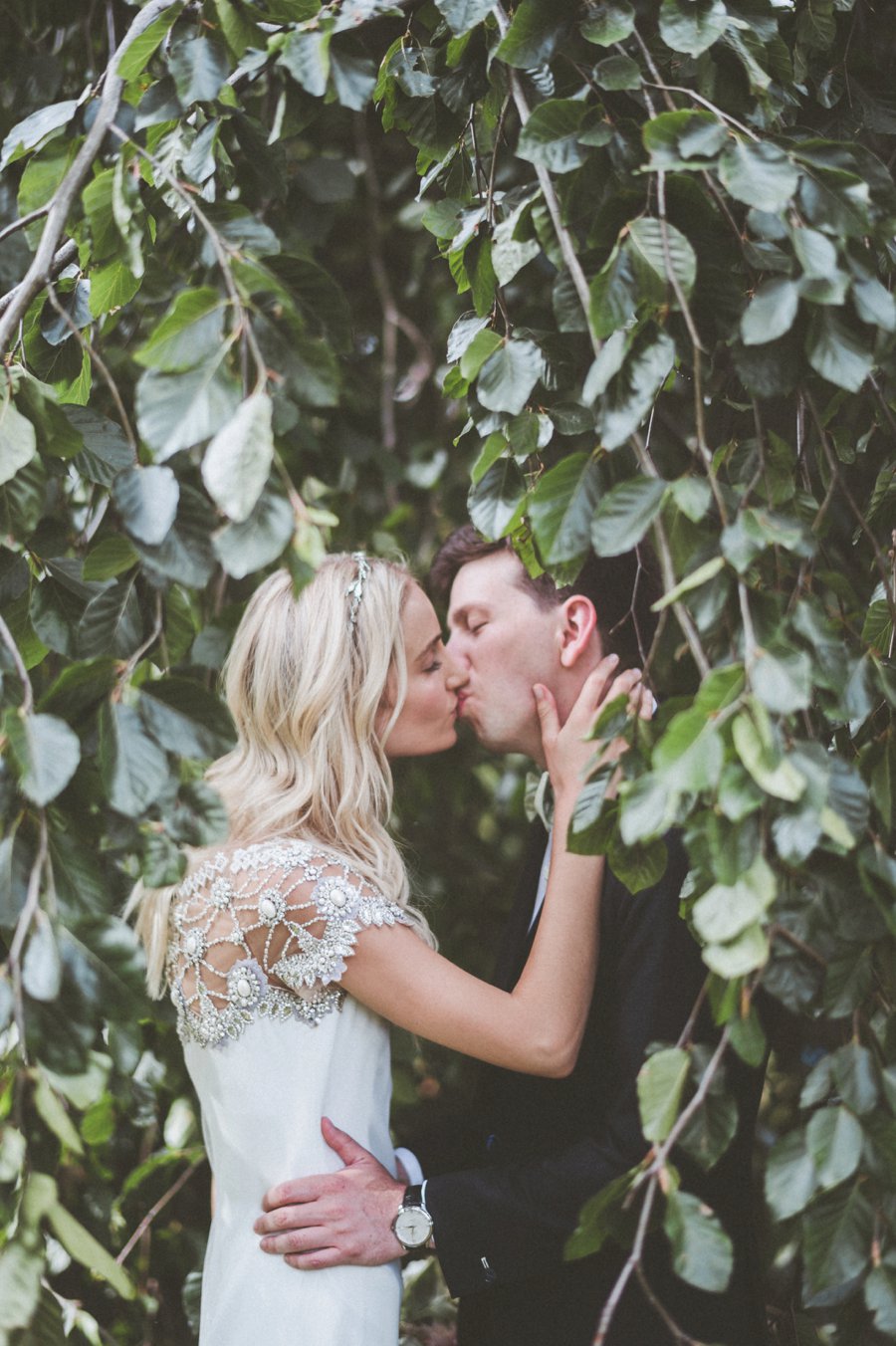 A Blush & White Classic Vintage Pennsylvania Wedding via TheELD.com