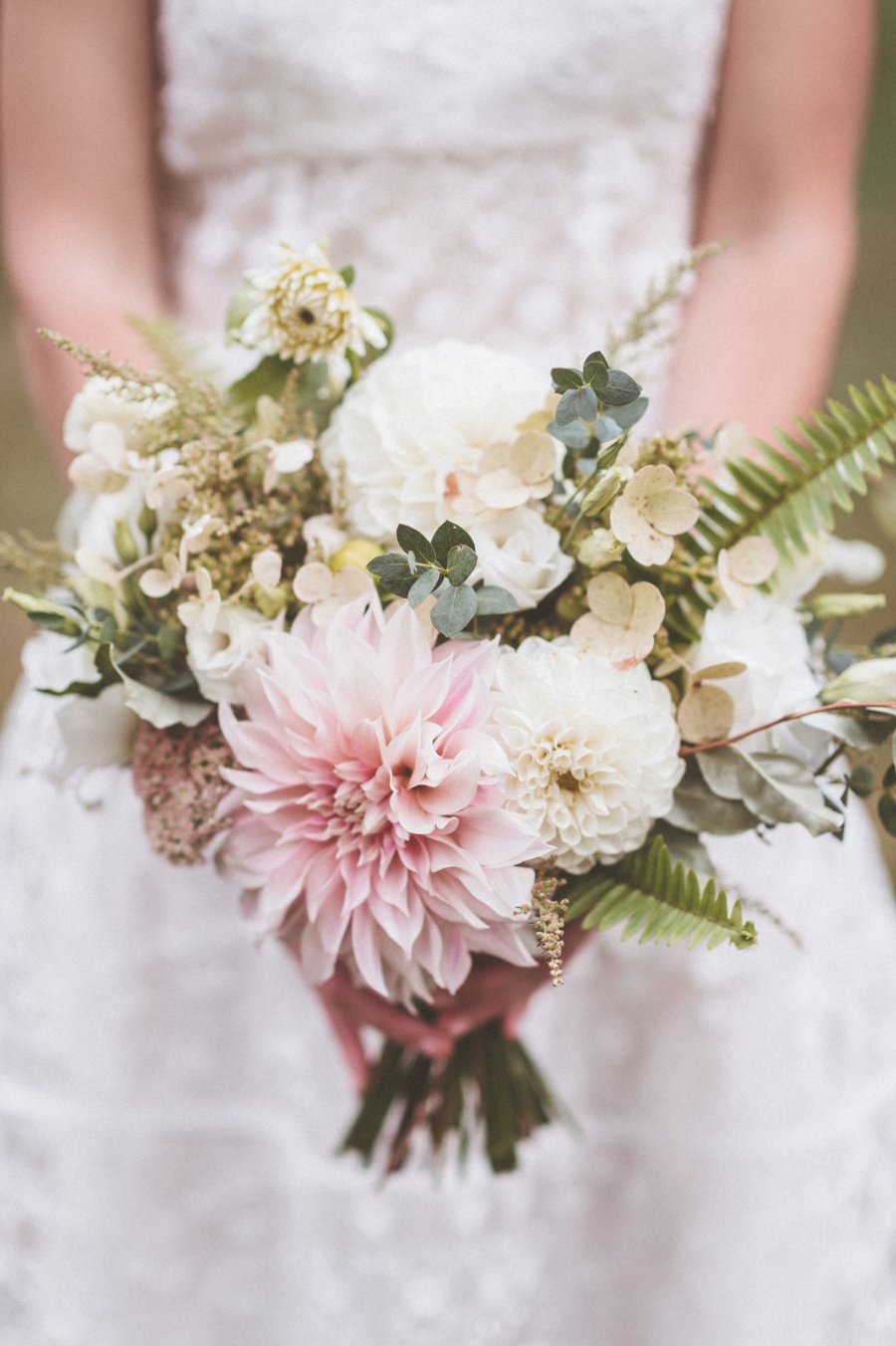 A Blush & White Classic Vintage Pennsylvania Wedding via TheELD.com