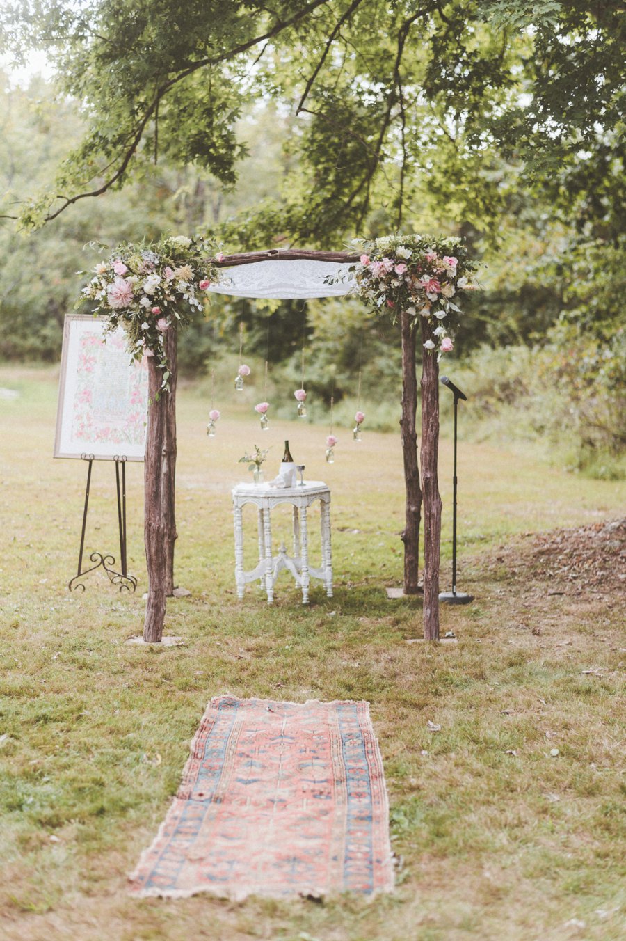 A Blush & White Classic Vintage Pennsylvania Wedding via TheELD.com