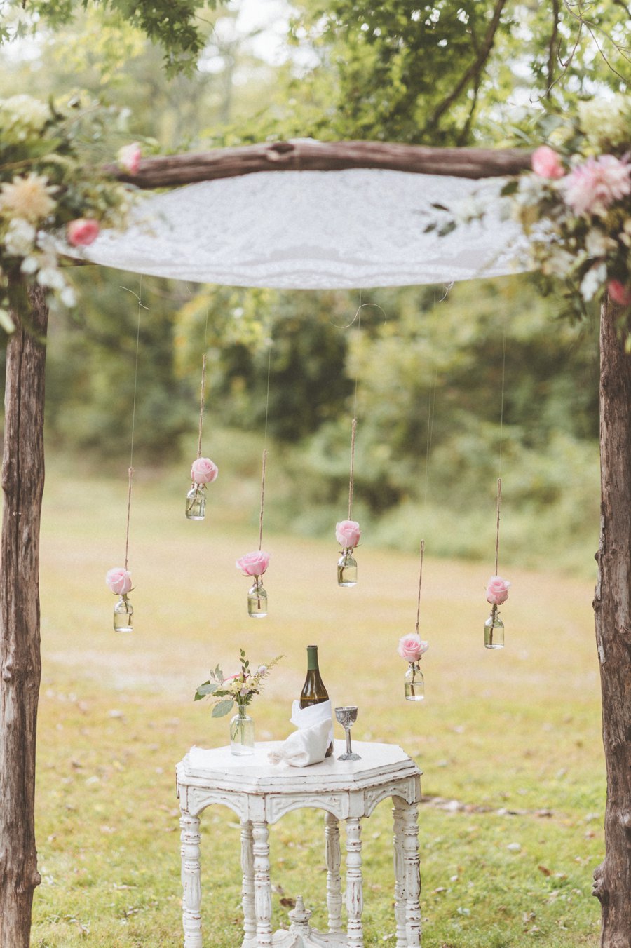 A Blush & White Classic Vintage Pennsylvania Wedding via TheELD.com