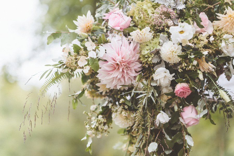 A Blush & White Classic Vintage Pennsylvania Wedding via TheELD.com