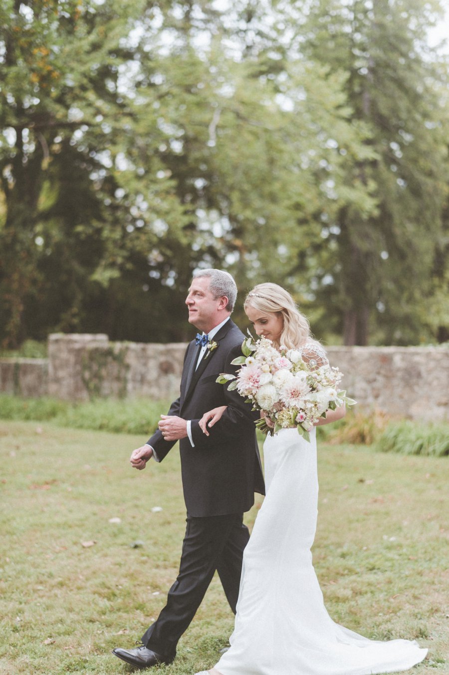 A Blush & White Classic Vintage Pennsylvania Wedding via TheELD.com