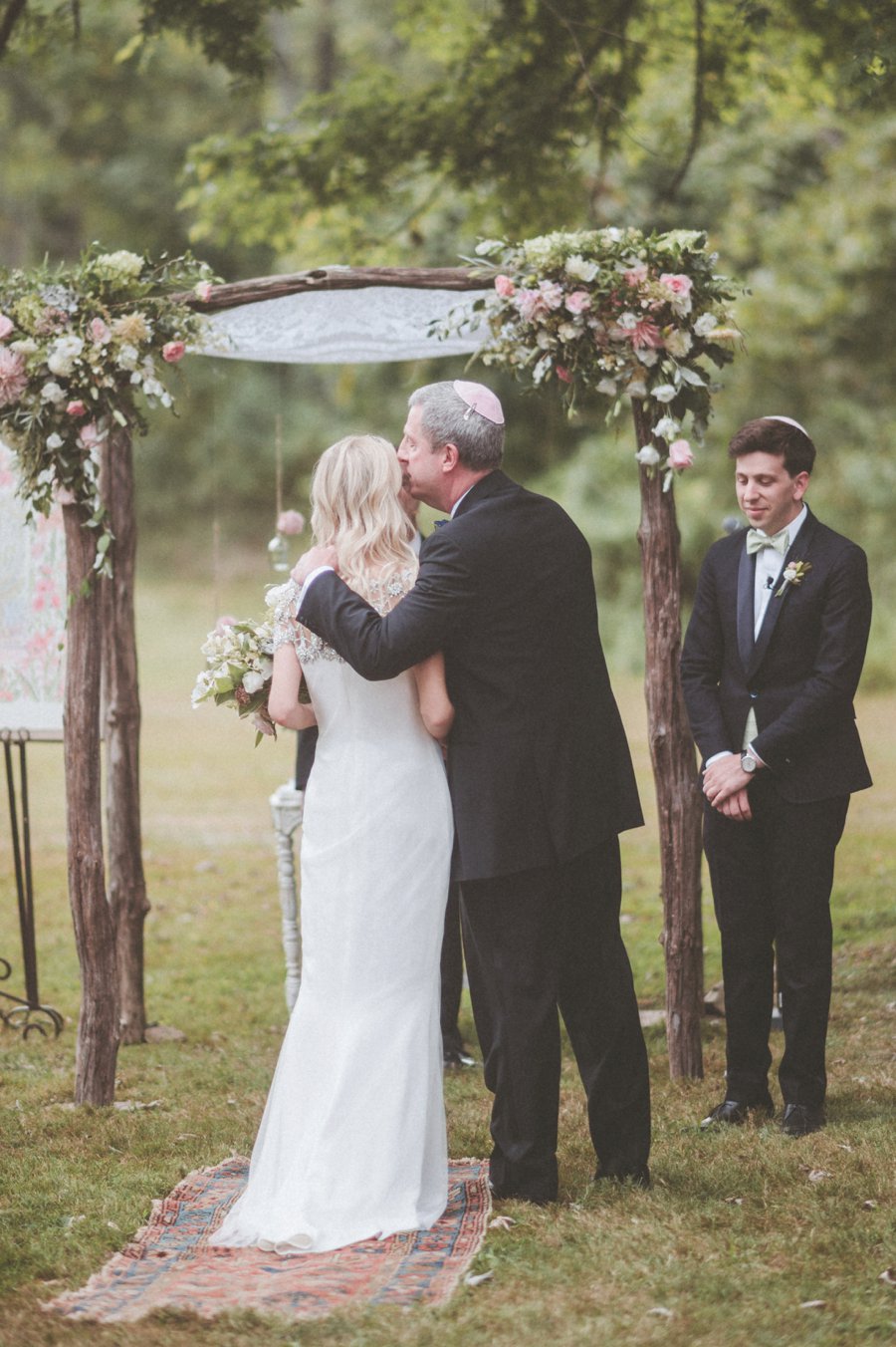 A Blush & White Classic Vintage Pennsylvania Wedding via TheELD.com