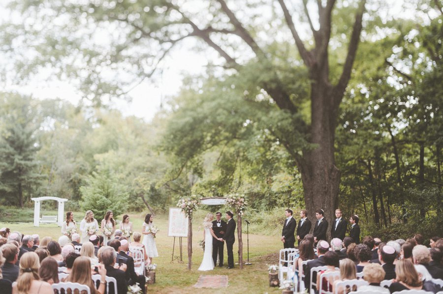 A Blush & White Classic Vintage Pennsylvania Wedding via TheELD.com