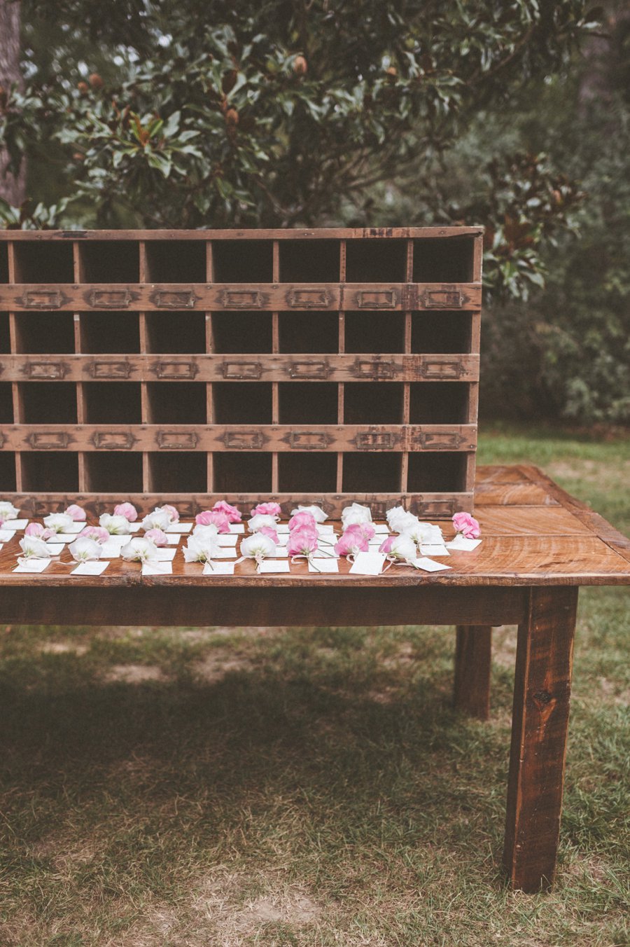 A Blush & White Classic Vintage Pennsylvania Wedding via TheELD.com