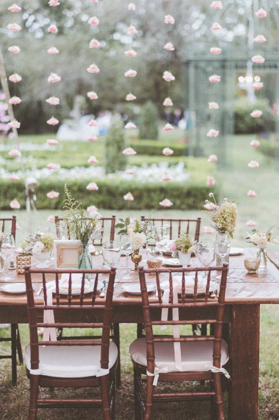 A Blush & White Classic Vintage Pennsylvania Wedding via TheELD.com