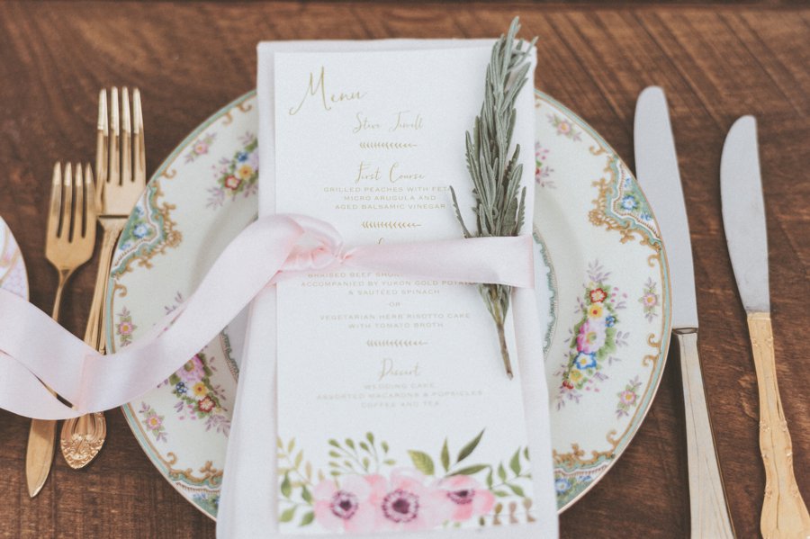 A Blush & White Classic Vintage Pennsylvania Wedding via TheELD.com