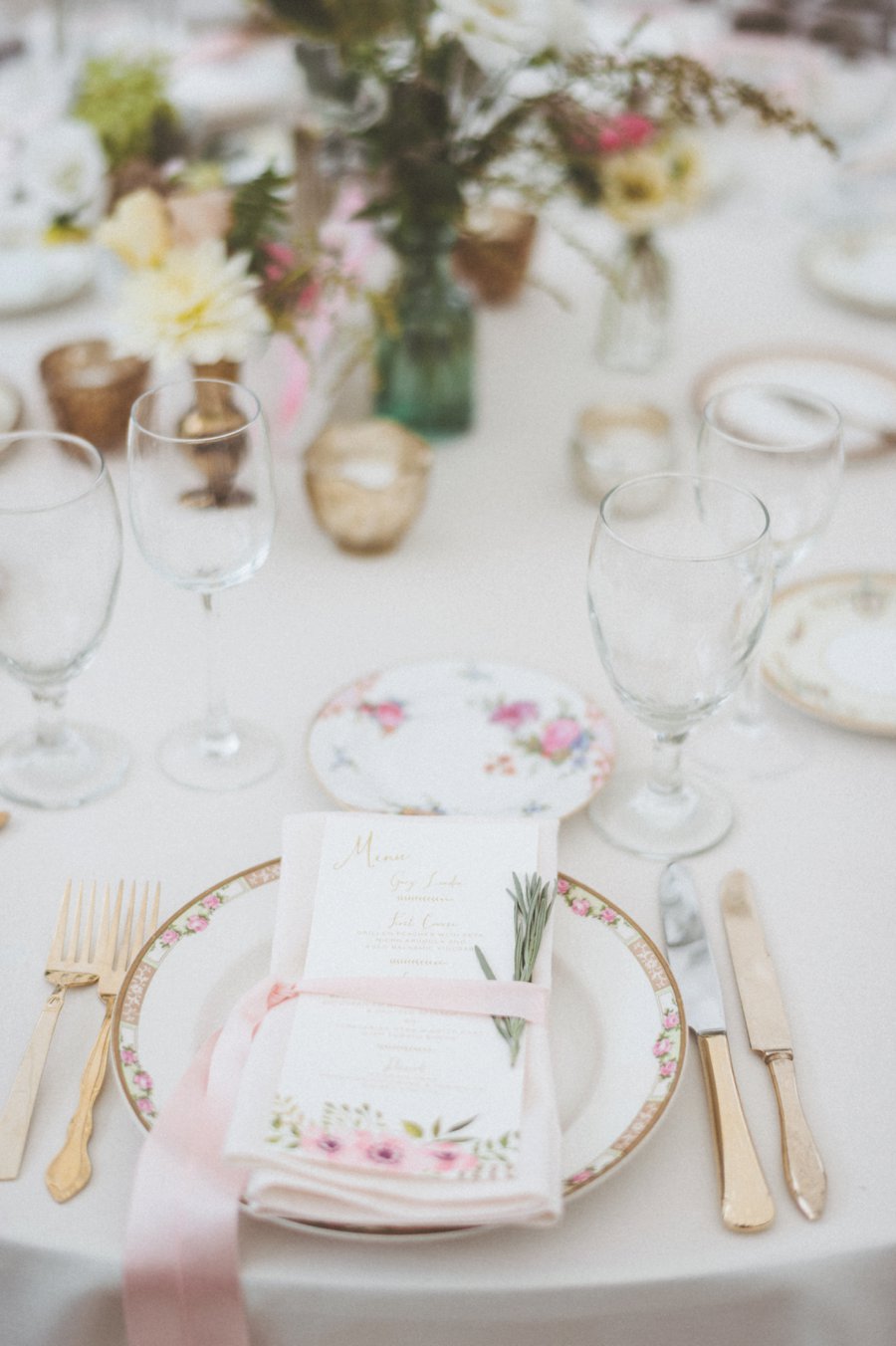 A Blush & White Classic Vintage Pennsylvania Wedding via TheELD.com