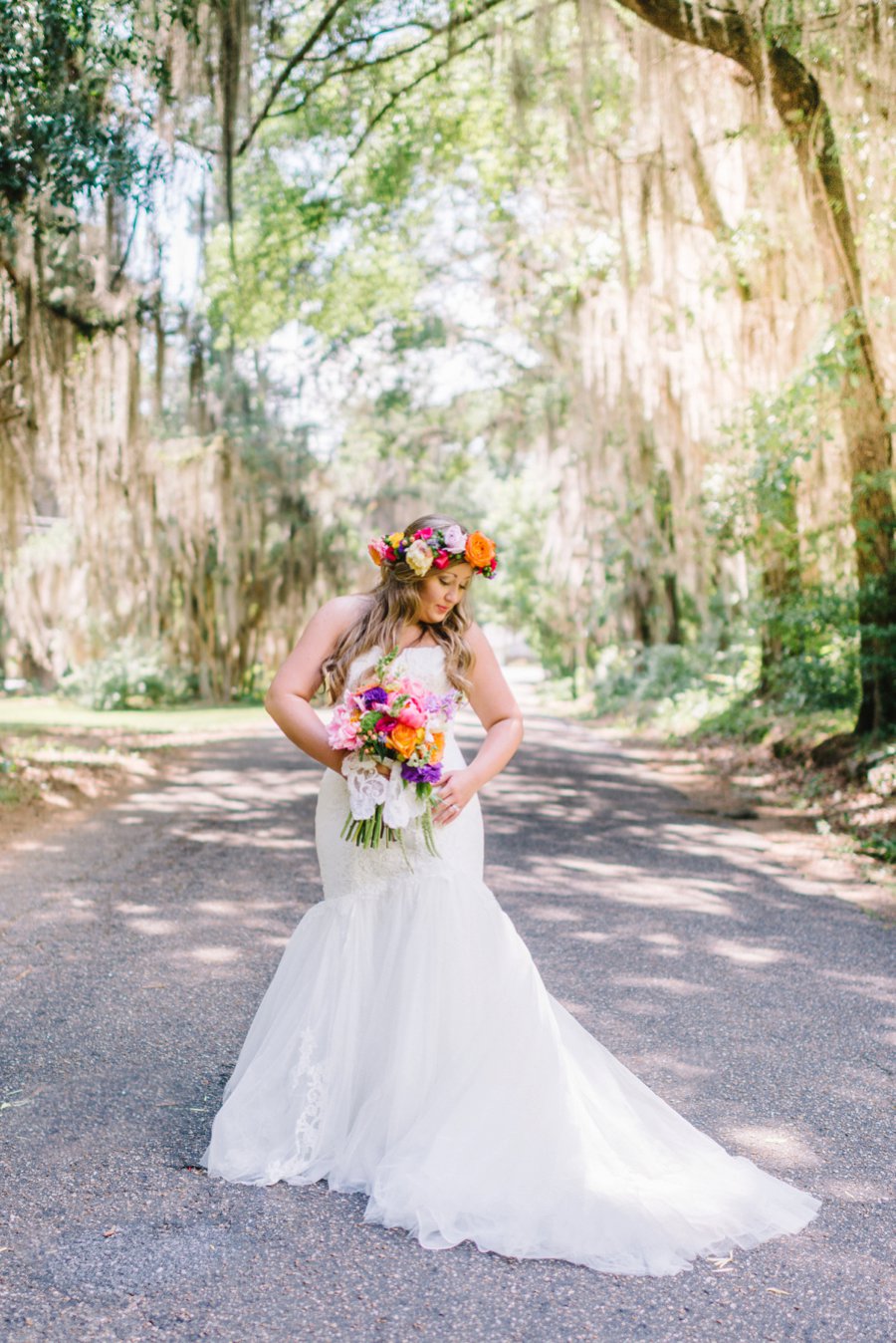 A Colorful Plantation Style Alabama Wedding via TheELD.com