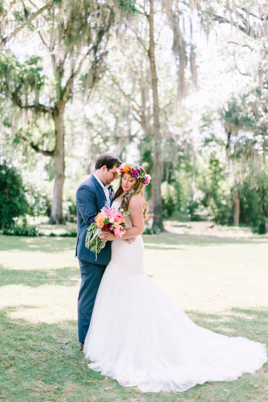 A Colorful Plantation Style Alabama Wedding via TheELD.com