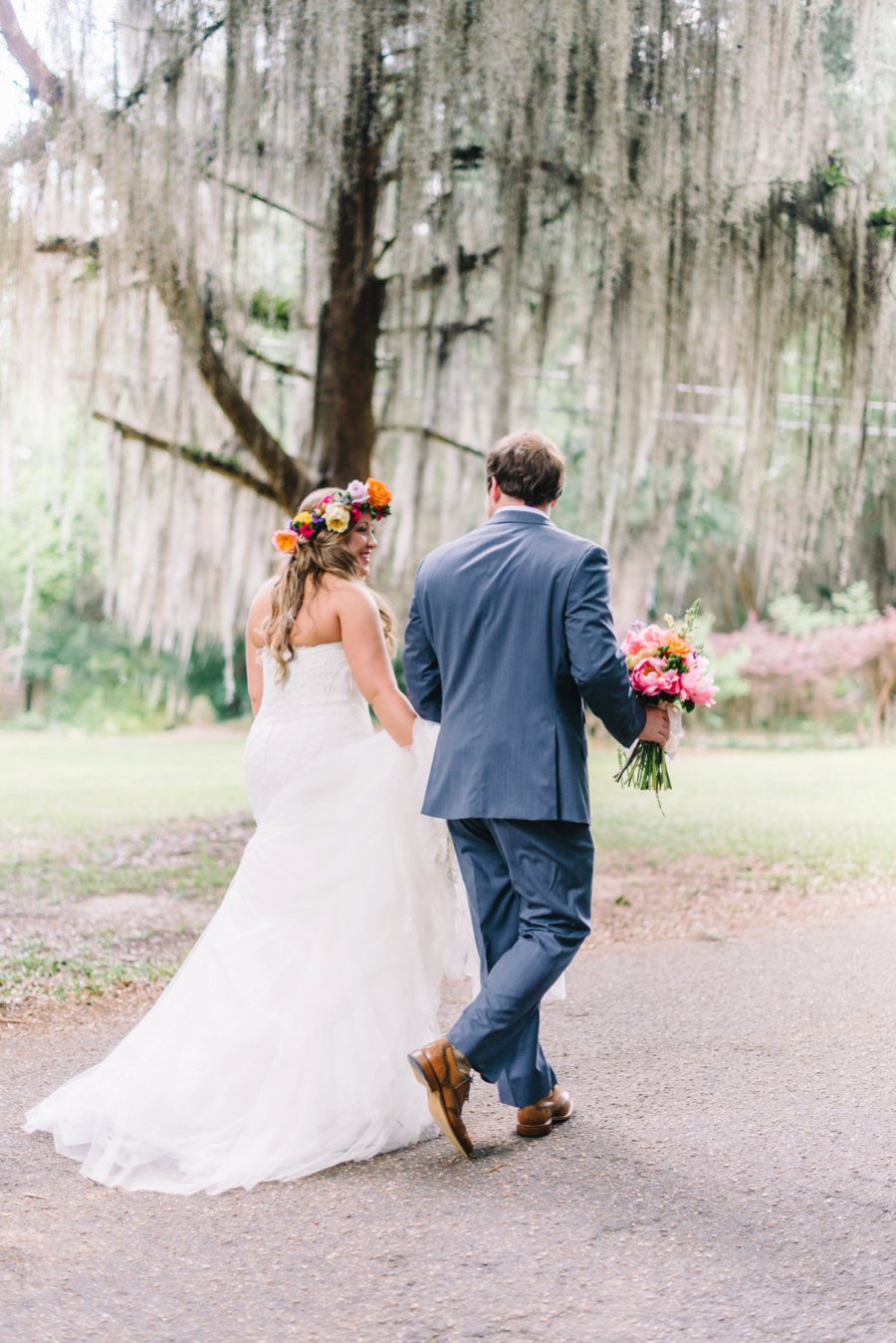 A Colorful Plantation Style Alabama Wedding via TheELD.com