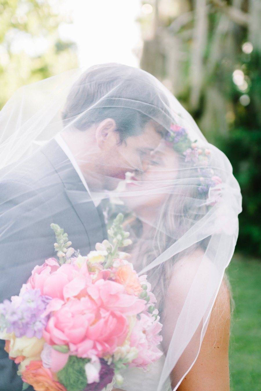 A Colorful Plantation Style Alabama Wedding via TheELD.com