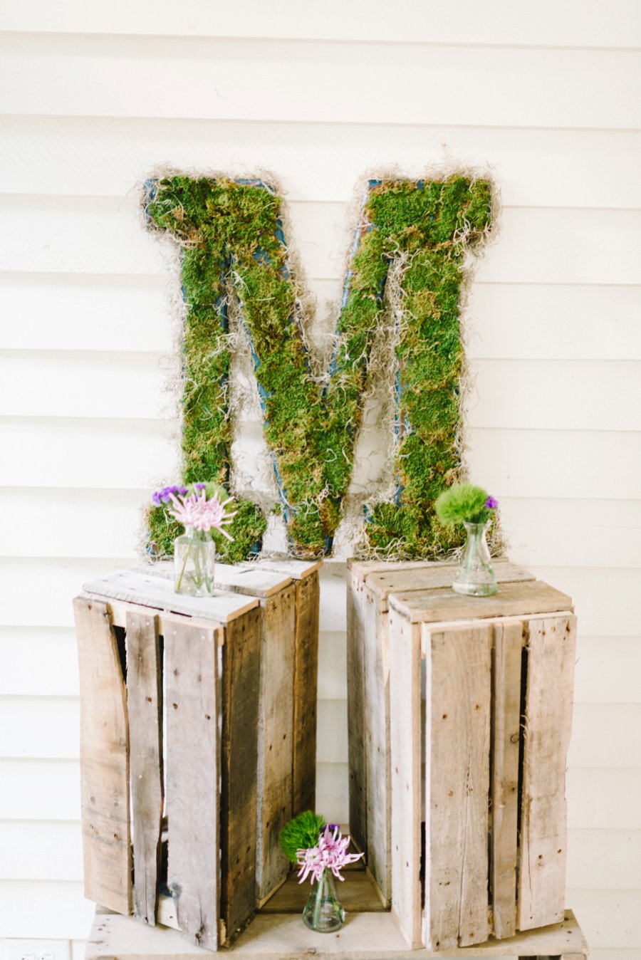 A Colorful Plantation Style Alabama Wedding via TheELD.com