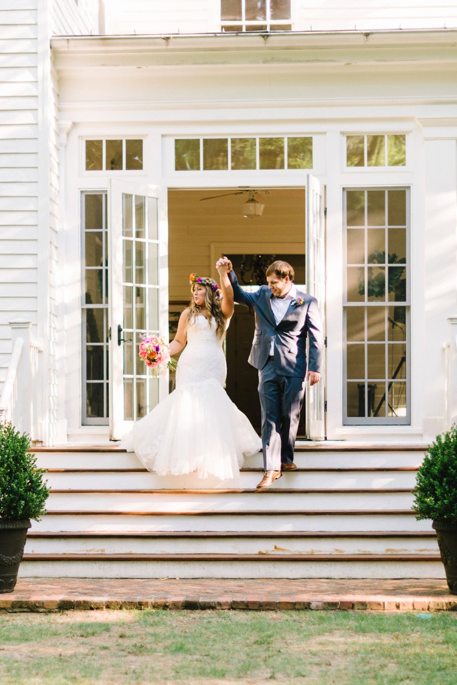 A Colorful Plantation Style Alabama Wedding via TheELD.com