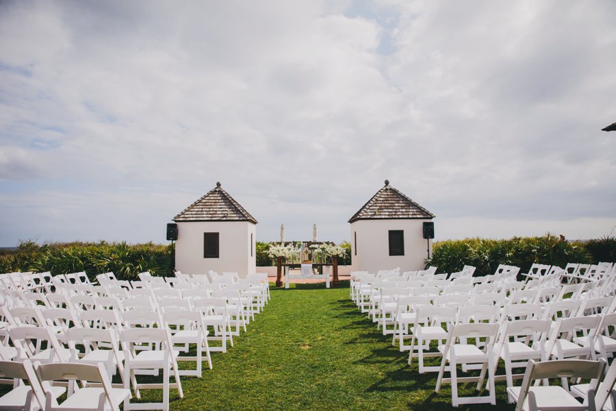 A Classic Green & White Florida Beach Wedding via TheELD.com
