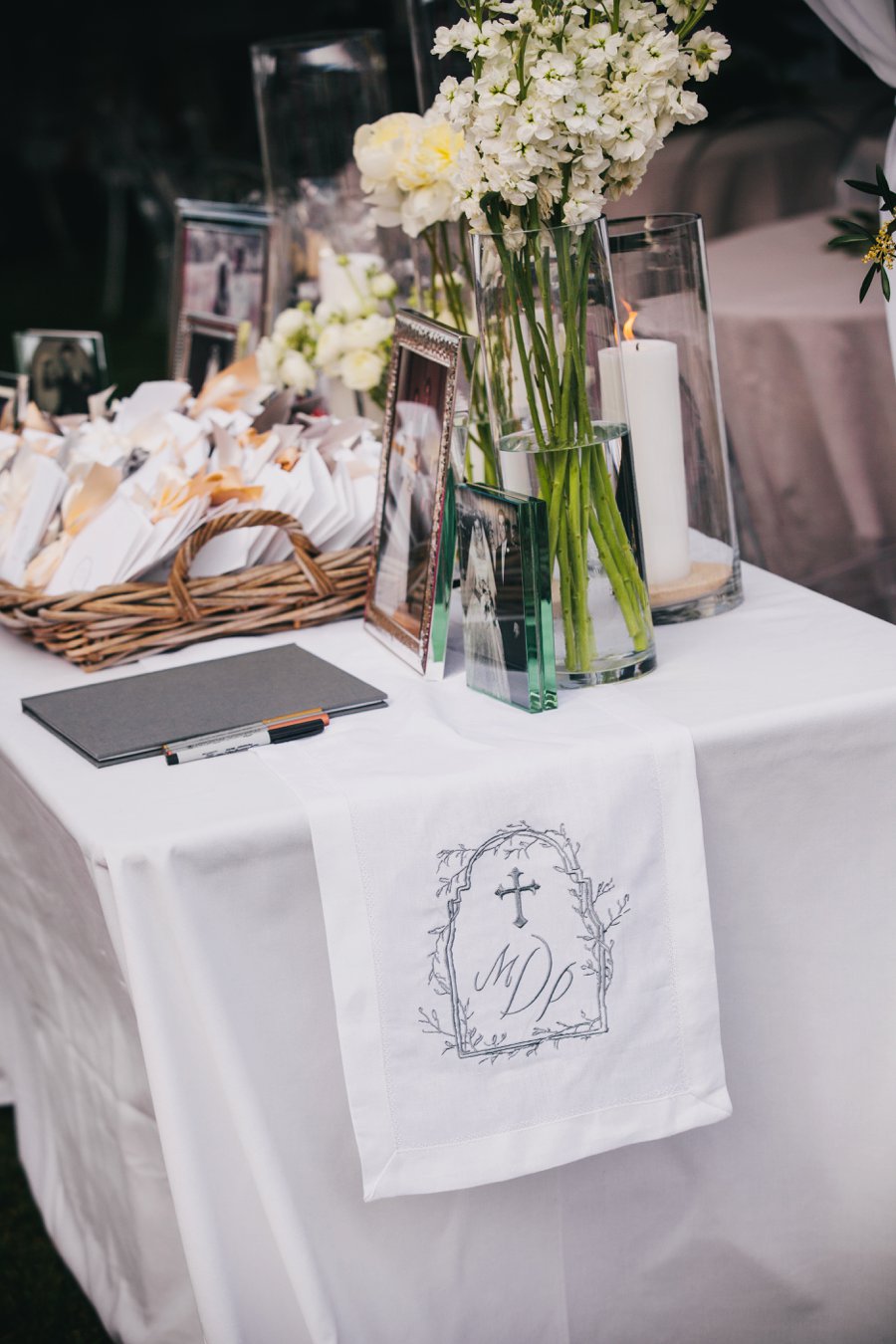 A Classic Green & White Florida Beach Wedding via TheELD.com