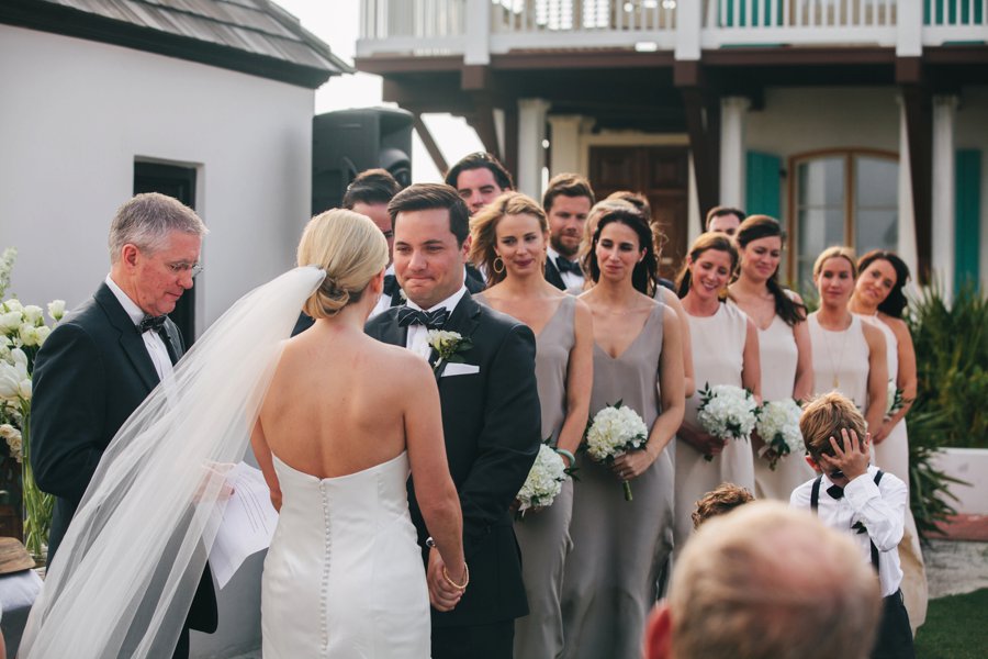 A Classic Green & White Florida Beach Wedding via TheELD.com