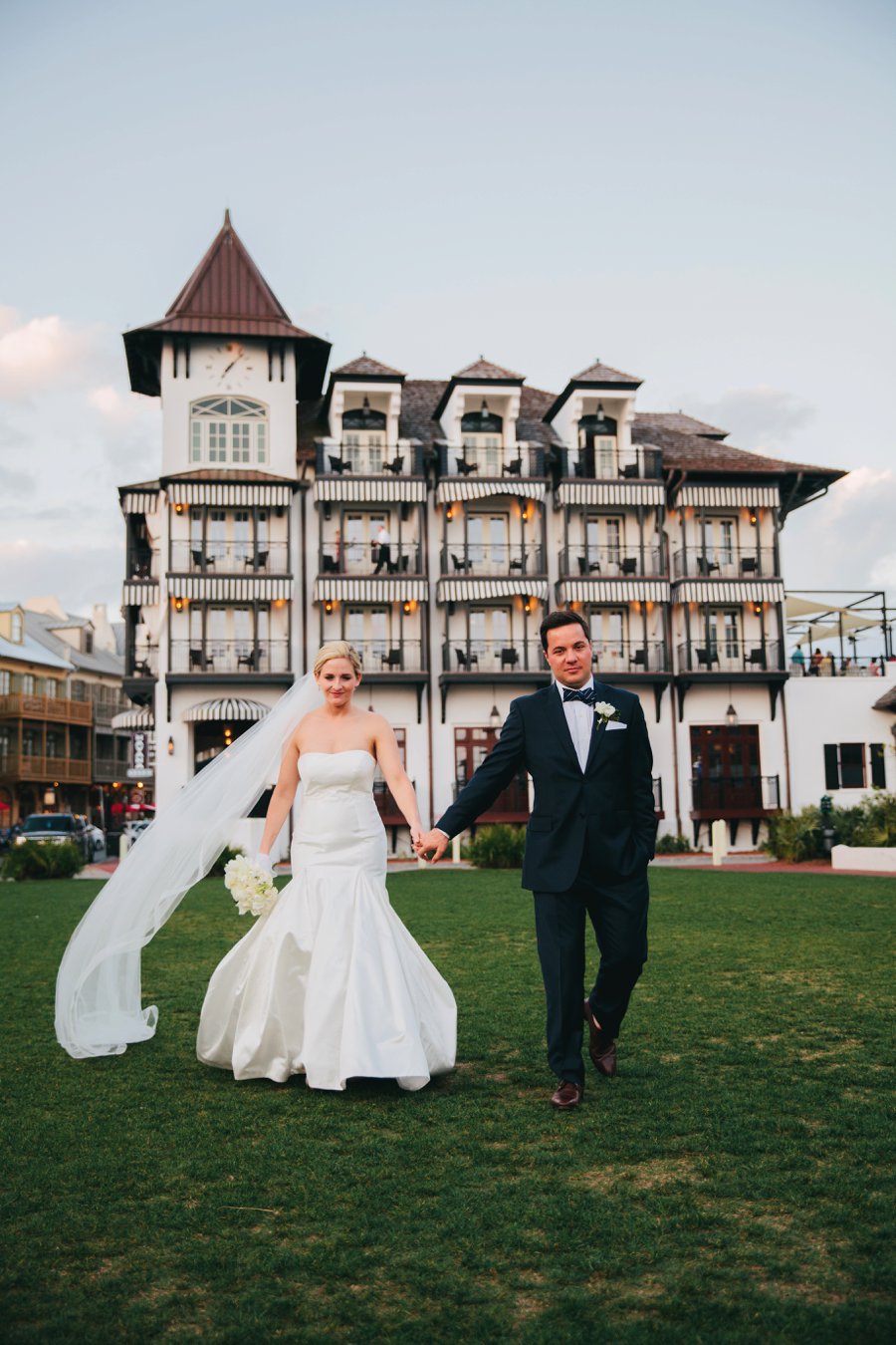 A Classic Green & White Florida Beach Wedding via TheELD.com