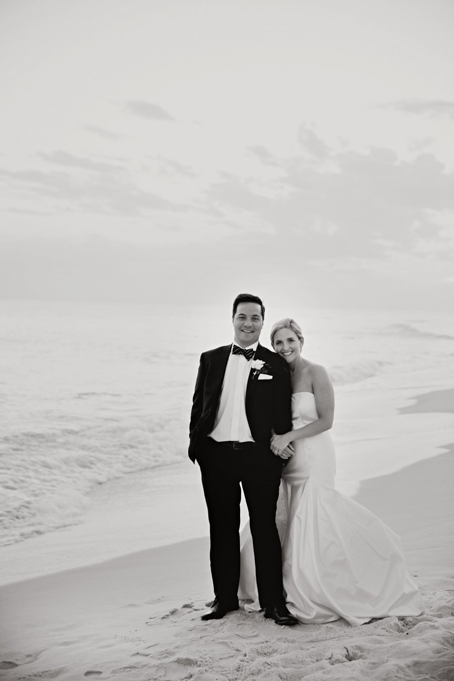 A Classic Green & White Florida Beach Wedding via TheELD.com