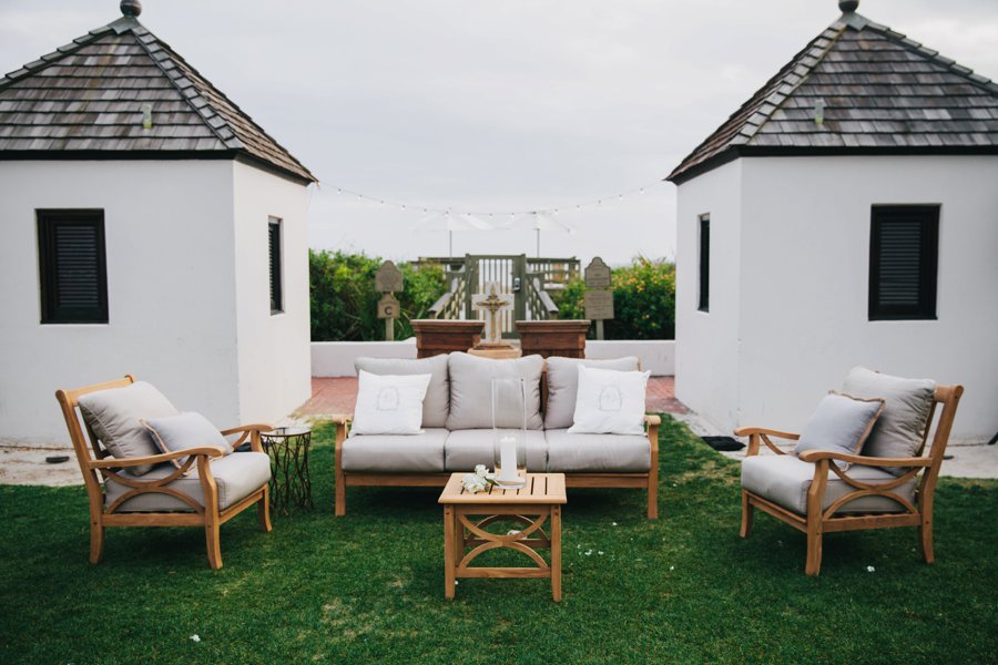 A Classic Green & White Florida Beach Wedding via TheELD.com