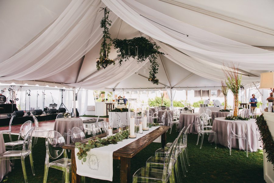 A Classic Green & White Florida Beach Wedding via TheELD.com