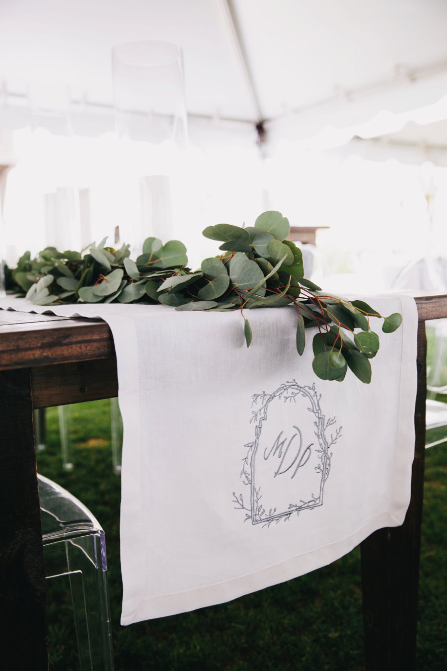 A Classic Green & White Florida Beach Wedding via TheELD.com