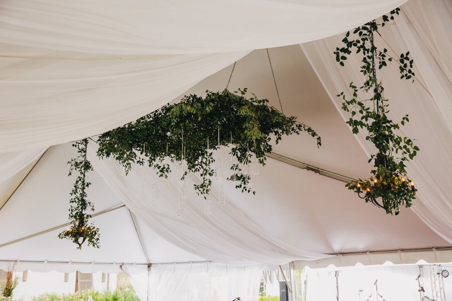 A Classic Green & White Florida Beach Wedding via TheELD.com