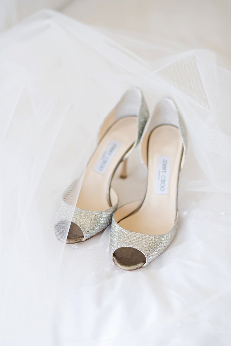 An Elegant White & Blush Rustic Florida Wedding via TheELD.com