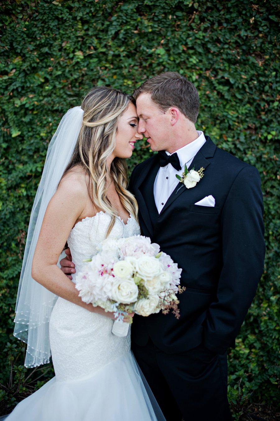 An Elegant White & Blush Rustic Florida Wedding via TheELD.com