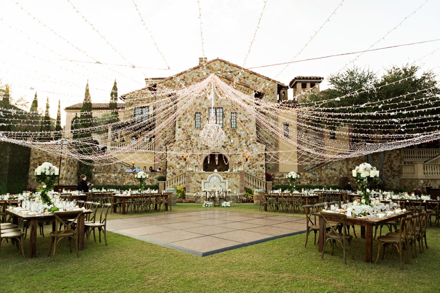 An Elegant White & Blush Rustic Florida Wedding via TheELD.com