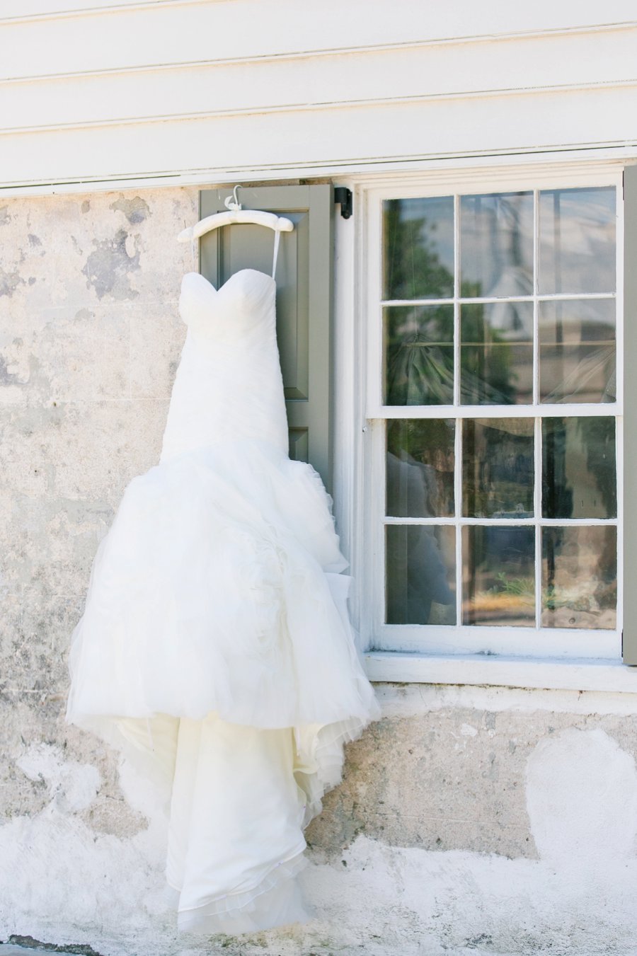 A Pink, Orange, & White Intimate Charleston Destination Wedding via TheELD.com