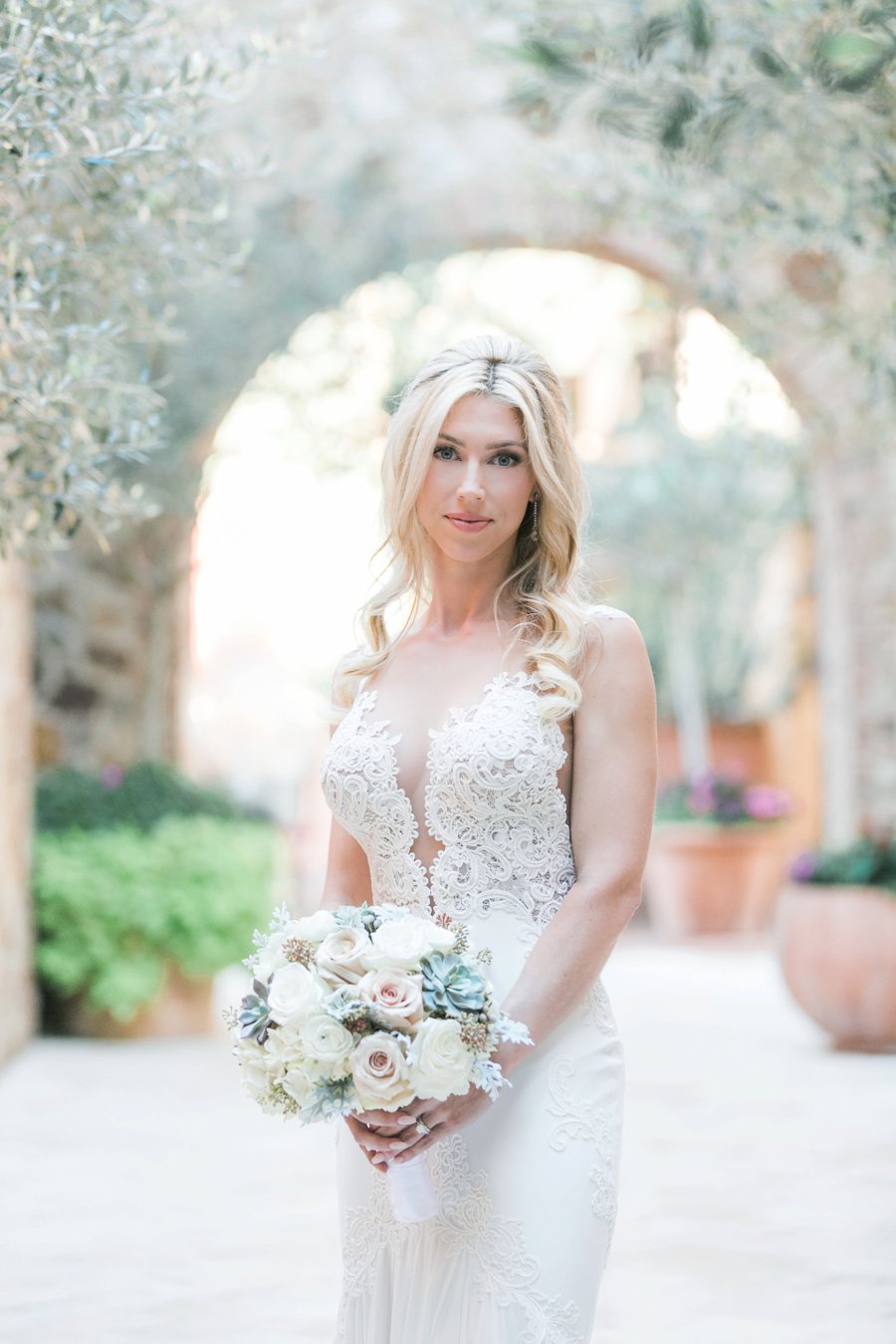 An Elegant White & Silver Central Florida Wedding via TheELD.com