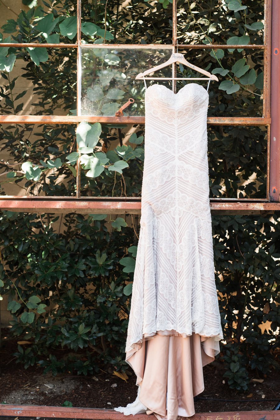 A Quirky Chemistry Inspired Los Angeles Wedding via TheELD.com