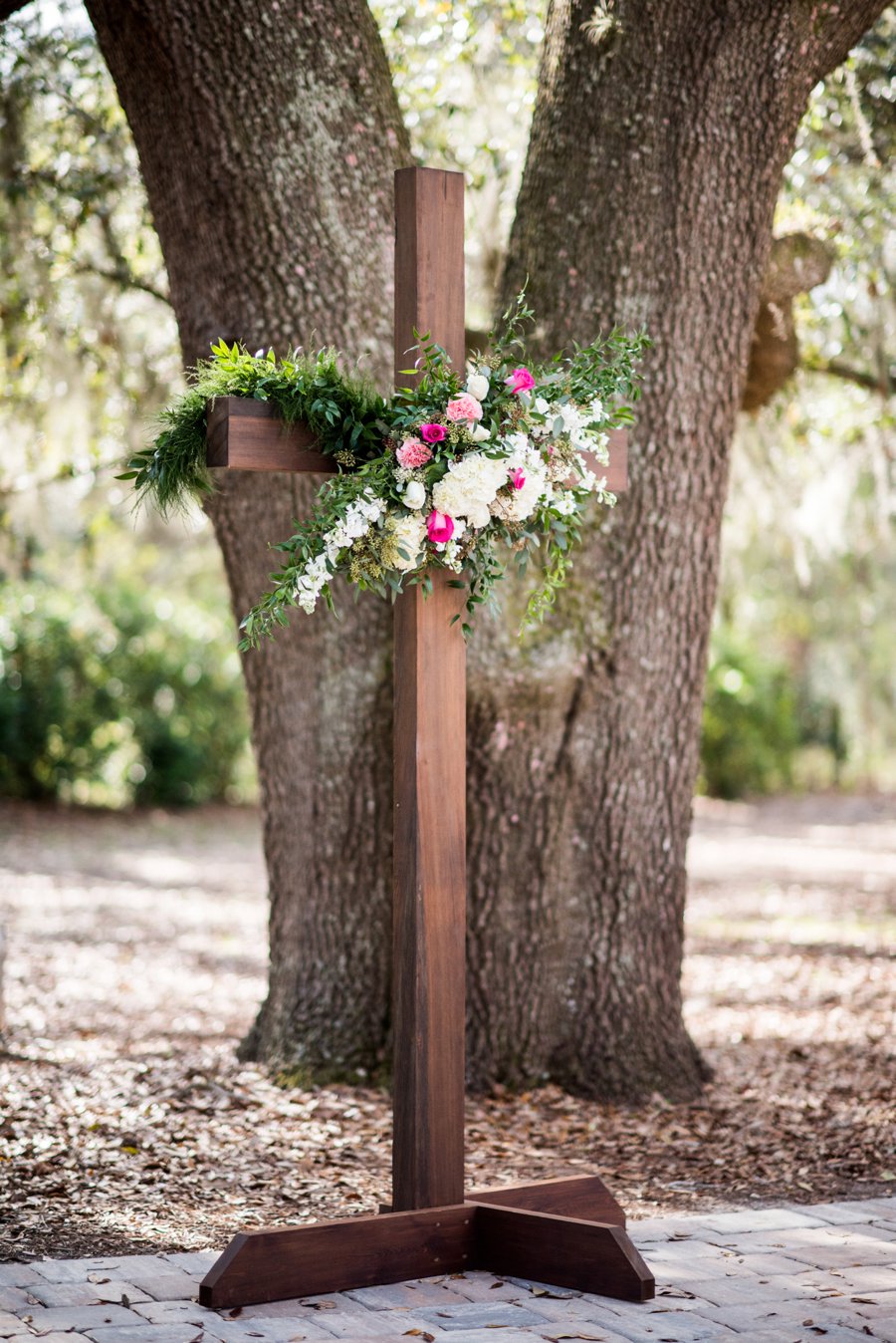 A Pink and Teal Rustic Florida Wedding via TheELD.com