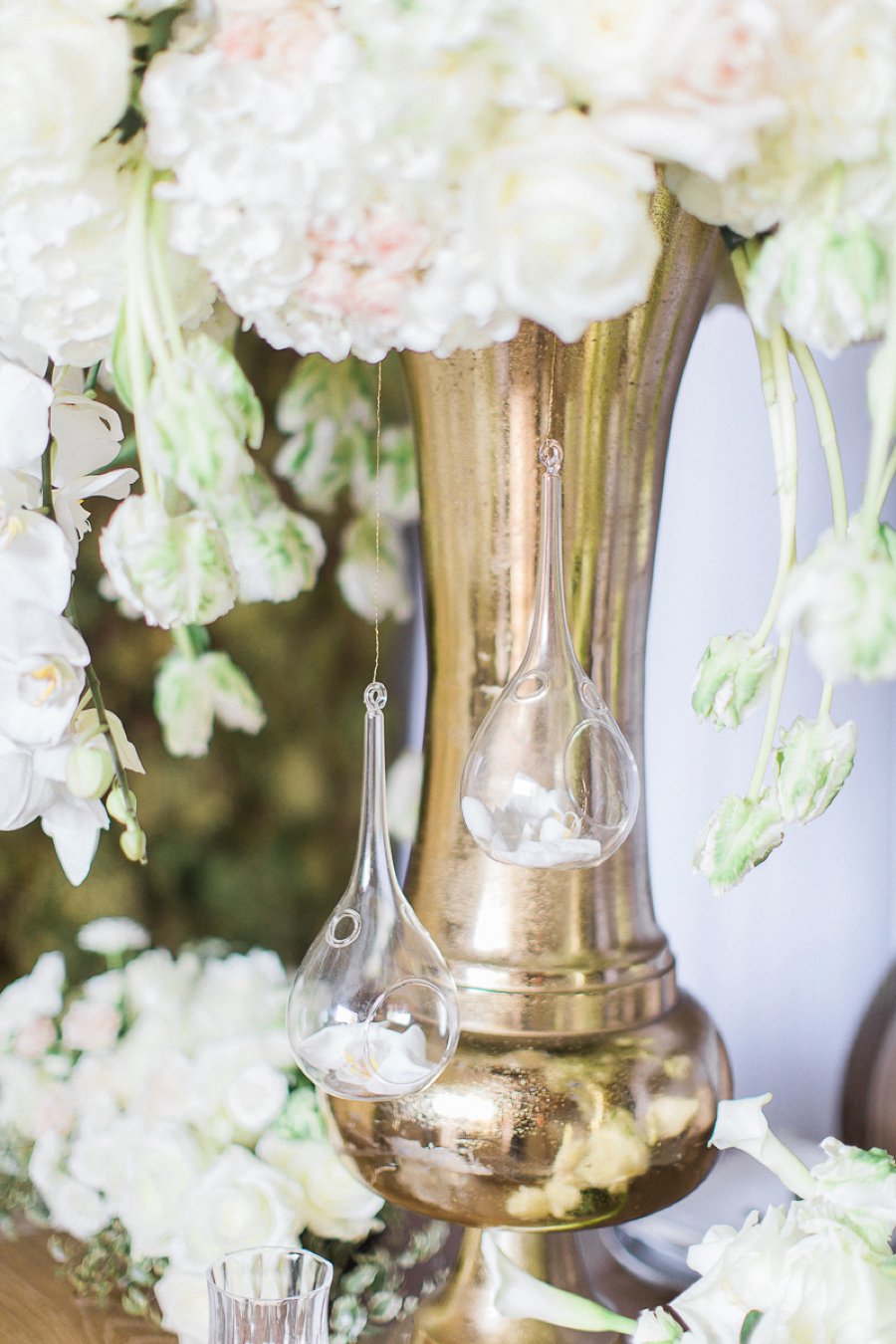 Organic White & Gold Luxe Wedding Ideas via TheELD.com