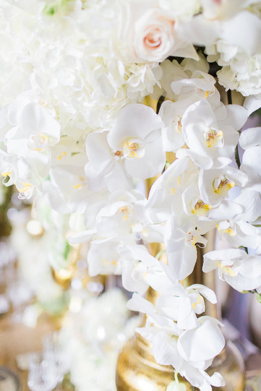 Organic White & Gold Luxe Wedding Ideas via TheELD.com