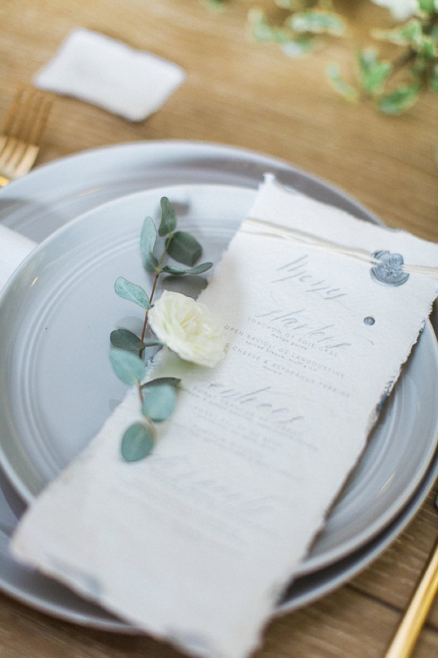 Organic White & Gold Luxe Wedding Ideas via TheELD.com