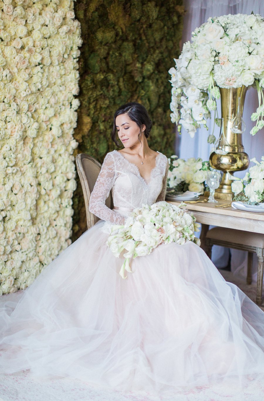 Organic White & Gold Luxe Wedding Ideas via TheELD.com