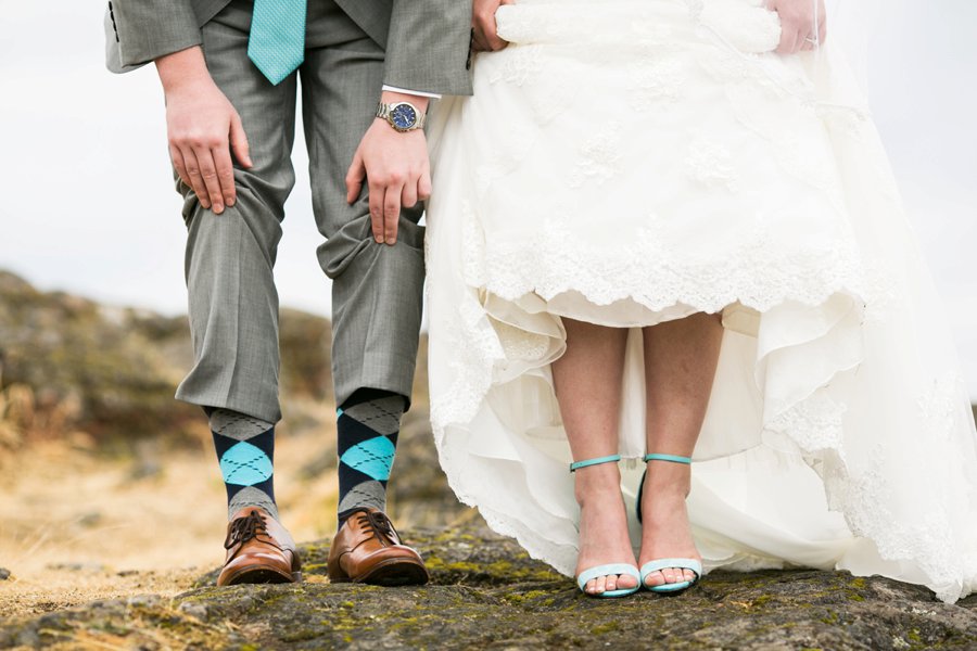 A Preppy Pink, Navy, & Teal Pacific Northwest Wedding via TheELD.com