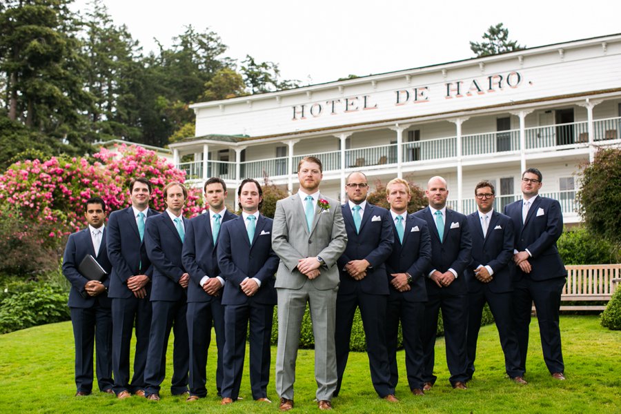 A Preppy Pink, Navy, & Teal Pacific Northwest Wedding via TheELD.com