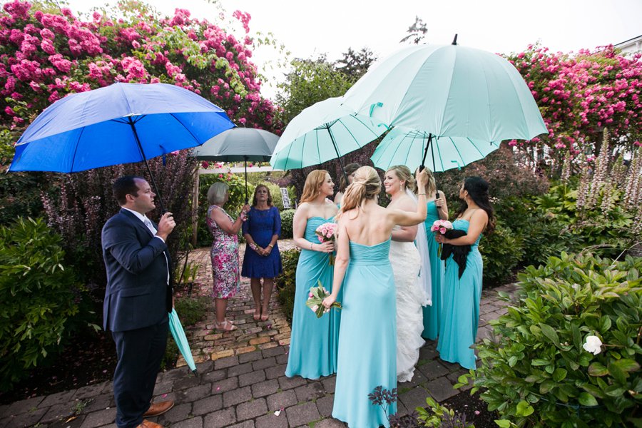 A Preppy Pink, Navy, & Teal Pacific Northwest Wedding via TheELD.com
