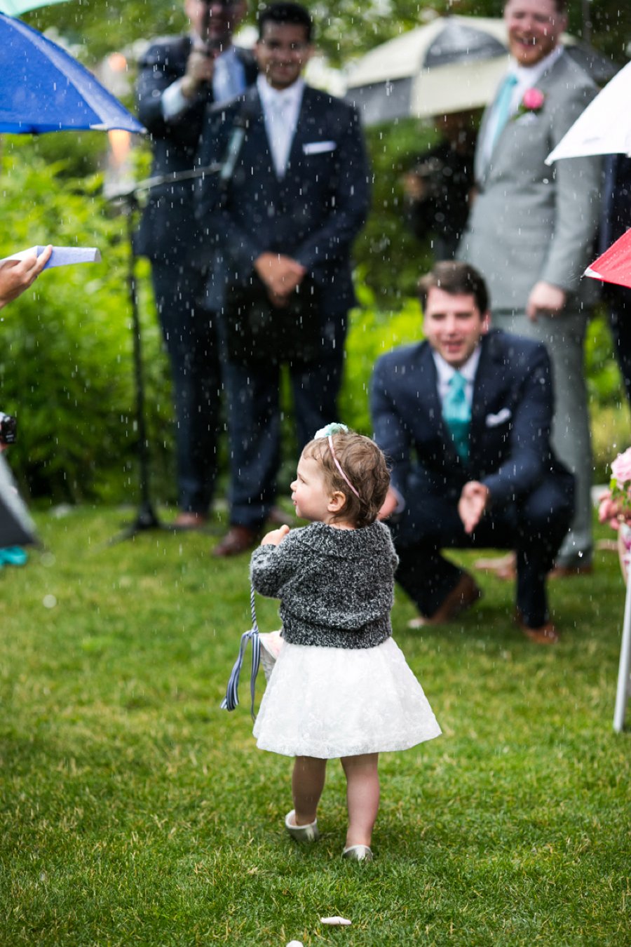 A Preppy Pink, Navy, & Teal Pacific Northwest Wedding via TheELD.com