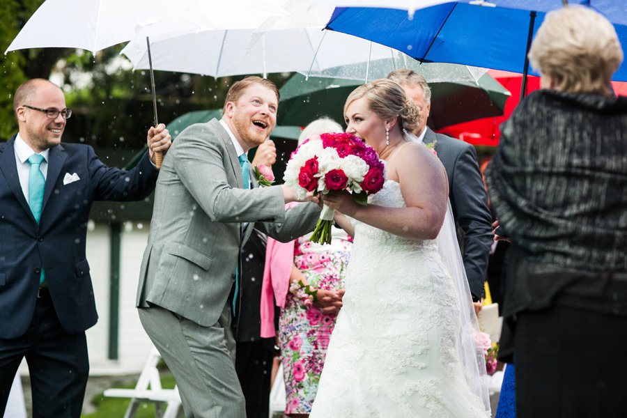 A Preppy Pink, Navy, & Teal Pacific Northwest Wedding via TheELD.com