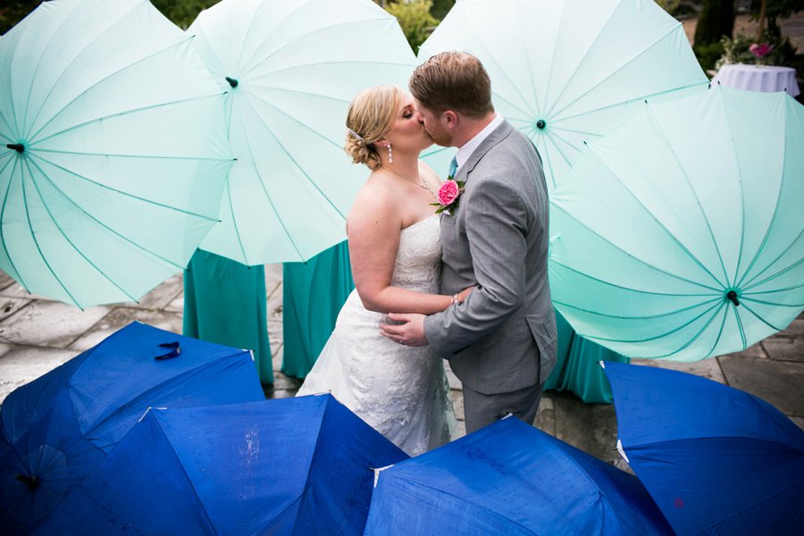 A Preppy Pink, Navy, & Teal Pacific Northwest Wedding via TheELD.com