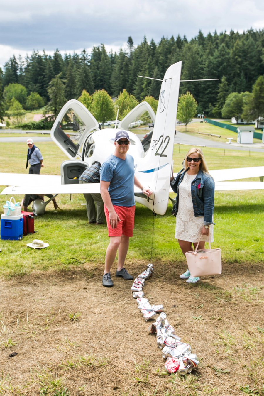 A Preppy Pink, Navy, & Teal Pacific Northwest Wedding via TheELD.com