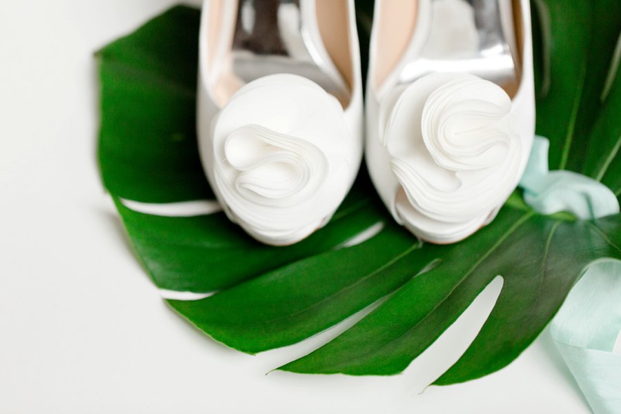 Modern & Lush Tropical Wedding Ideas via TheELD.com