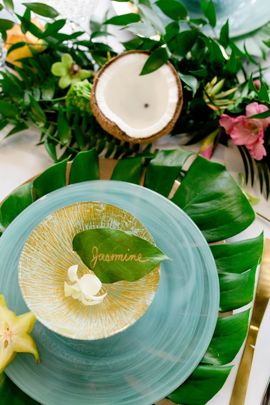 Modern & Lush Tropical Wedding Ideas via TheELD.com