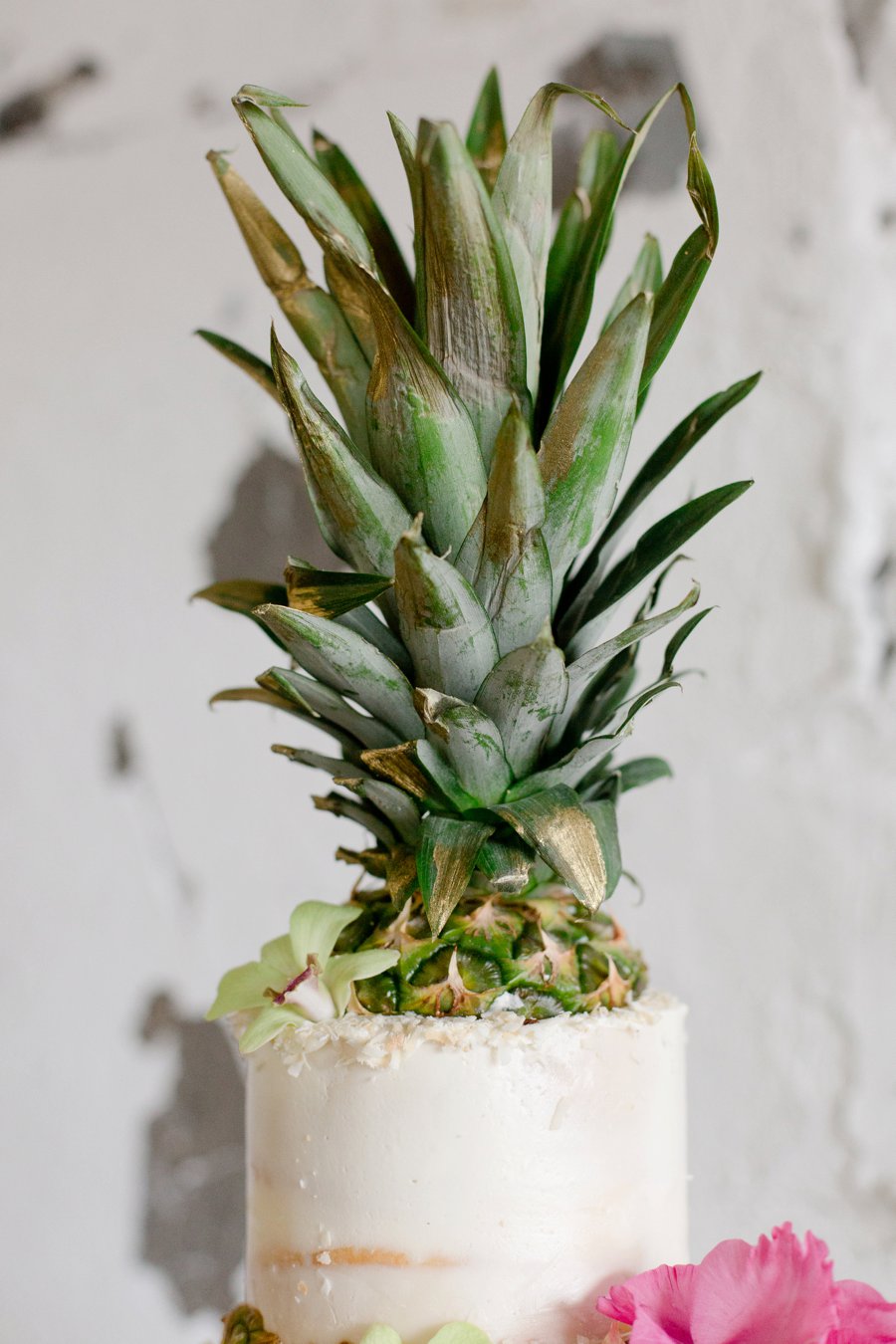 Modern & Lush Tropical Wedding Ideas via TheELD.com