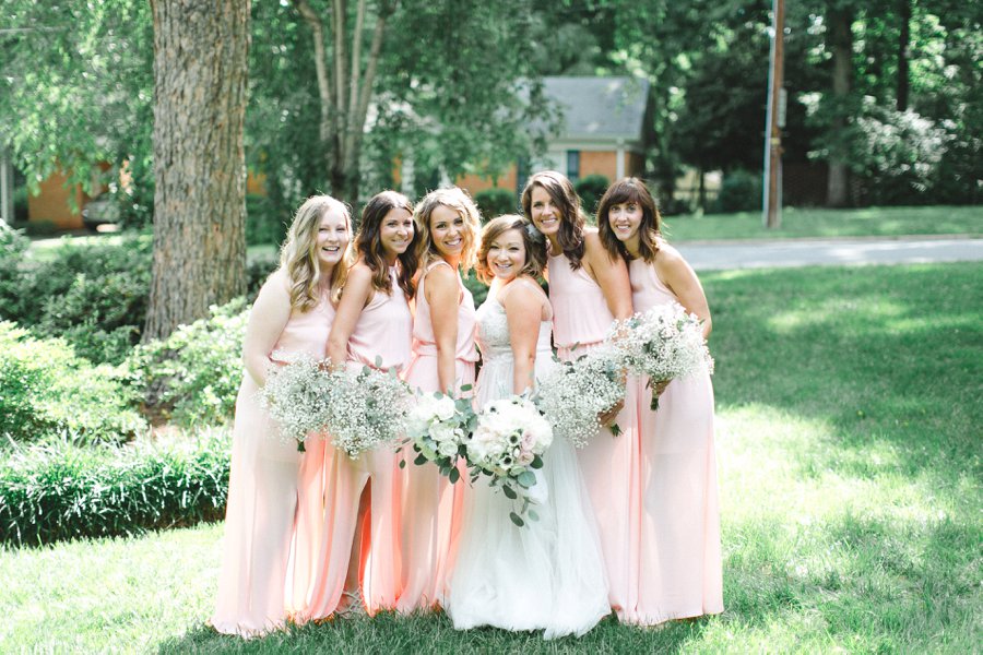 A Green & White North Carolina Backyard Wedding via TheELD.com